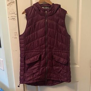 Women's Quilted Puffer Hooded Vest - Burgundy